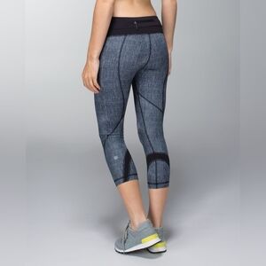Lululemon Run: Inspire Crop II *All Luxtreme 21" Size 6